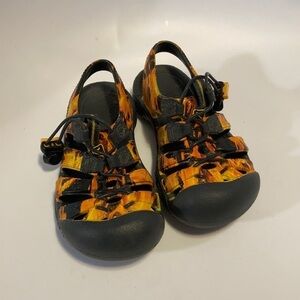 Keen flame printed sandals size 11